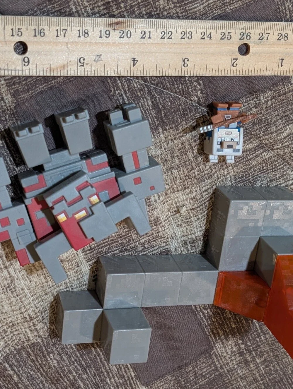 Hasbro 2020 Minecraft Dungeons Redstone Monstrosity Mangle Battle